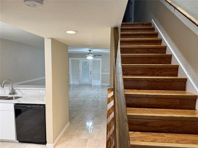 property at 14922 Par Club Cir