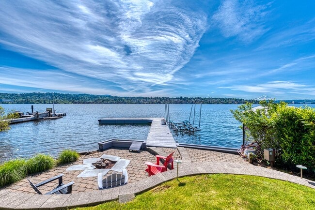 8014 Avalon Pl in Mercer Island, WA - Building Photo - Building Photo