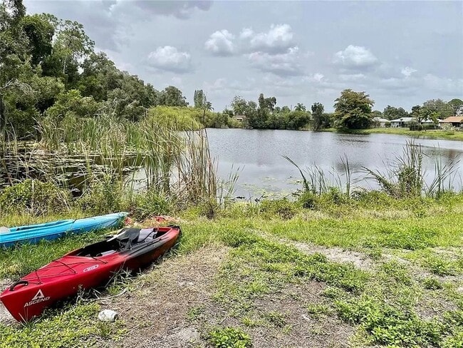 17304 Phlox Dr in Ft. Myers, FL - Foto de edificio - Building Photo