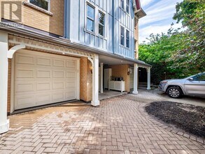 81 Brant St in Oakville, ON - Building Photo - Building Photo