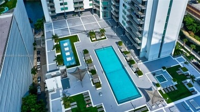 690 SW 1st Ct, Unit PHII04 in Miami, FL - Building Photo - Building Photo