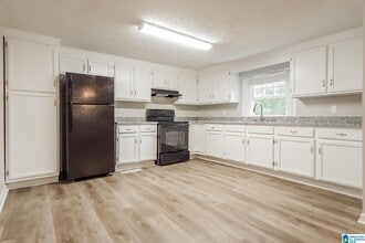 2112 Headrick Rd in Bessemer, AL - Building Photo - Building Photo