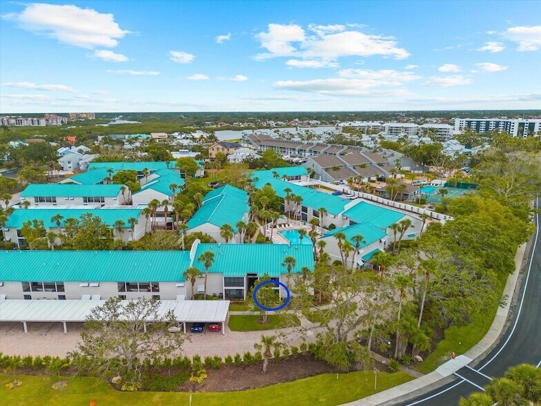 5631 Midnight Pass Rd in Sarasota, FL - Building Photo