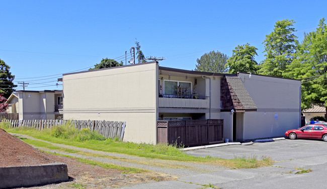 Nassau Gardens Apartments in Everett, WA - Building Photo - Building Photo