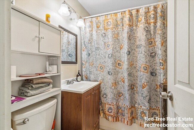 24 Weld Hill St, Unit 2 in Boston, MA - Building Photo - Building Photo