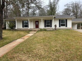 2405 Avenue S in Huntsville, TX - Building Photo