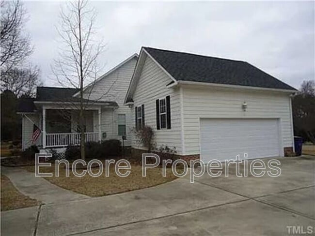 1008 Elmsleigh Way in Fuquay Varina, NC - Building Photo - Building Photo