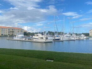 14 Harbour Isle Dr W in Fort Pierce, FL - Building Photo - Building Photo