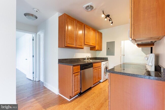 1001 Chillum Rd in Hyattsville, MD - Building Photo - Building Photo