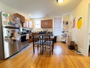 214 Freeman St, Unit 1 in Brookline, MA - Building Photo - Building Photo