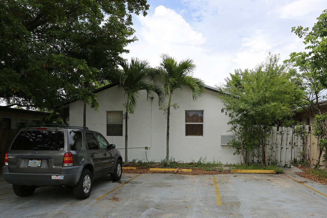 818 NE 14th Pl in Fort Lauderdale, FL - Building Photo