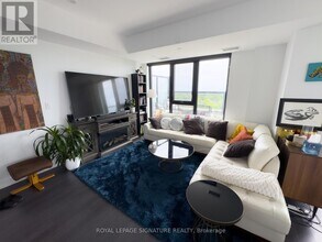 2799-2799 Kingston Rd in Toronto, ON - Building Photo - Building Photo