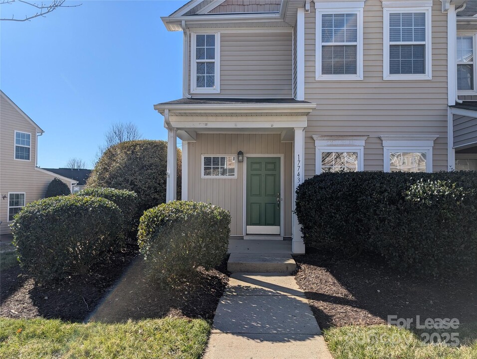 17743 Trolley Crossing Way in Cornelius, NC - Building Photo