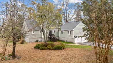 1019 Yacht Ct in New Bern, NC - Building Photo - Building Photo