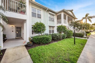 1240 Sarah Jean Cir in Naples, FL - Building Photo