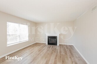 5815 Bluestem Ct in Carmel, IN - Foto de edificio - Building Photo