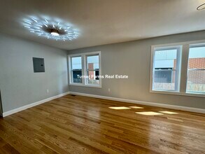 7 Ward St, Unit 1 in Somerville, MA - Building Photo - Building Photo