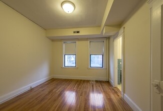 19 Hamilton Rd, Unit 1 in Brookline, MA - Building Photo - Building Photo