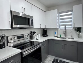 3021 SW 27th Ln in Miami, FL - Building Photo - Building Photo