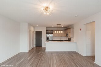 7340 W Irving Park Rd in Norridge, IL - Building Photo - Building Photo