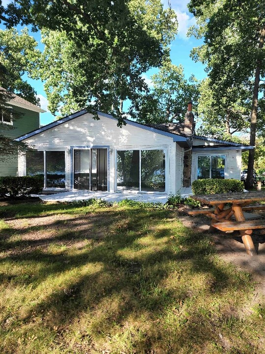4400 Clifford Rd in Brighton, MI - Building Photo