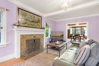 2029 Collingwood St in Vancouver, BC - Building Photo - Building Photo