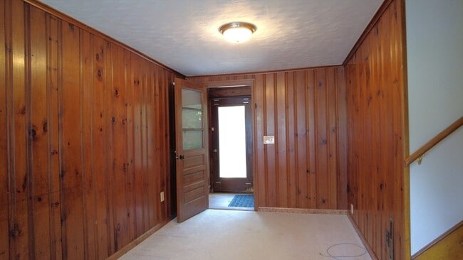 12 Oak Hill Rd in Southborough, MA - Building Photo - Building Photo