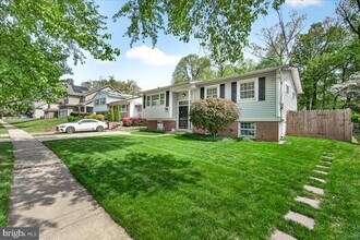 11905 Hunters Ln in Rockville, MD - Building Photo - Building Photo