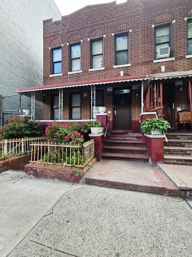 property at 176 E 93rd St