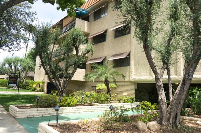 518 S. El Molino Apartments in Pasadena, CA - Building Photo - Building Photo