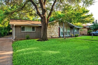 433 Sandy Trail in Richardson, TX - Foto de edificio - Building Photo