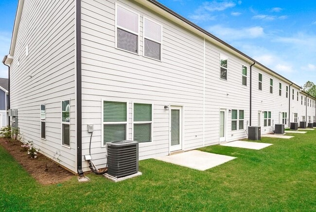 231 Crestview Wy in Dallas, GA - Building Photo - Building Photo