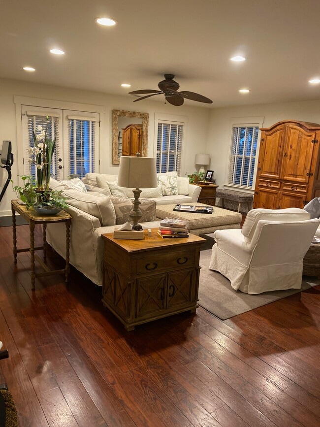 107 W Owens St, Unit #2 in Southport, NC - Foto de edificio - Building Photo