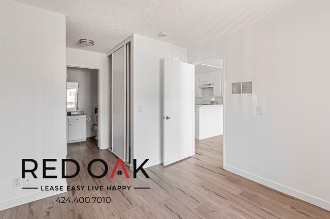 16200 Vermont Ave in Paramount, CA - Foto de edificio - Building Photo