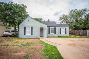 2421 25th St in Lubbock, TX - Building Photo