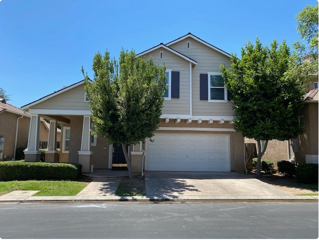 712 W Tivoli Ln in Clovis, CA - Building Photo