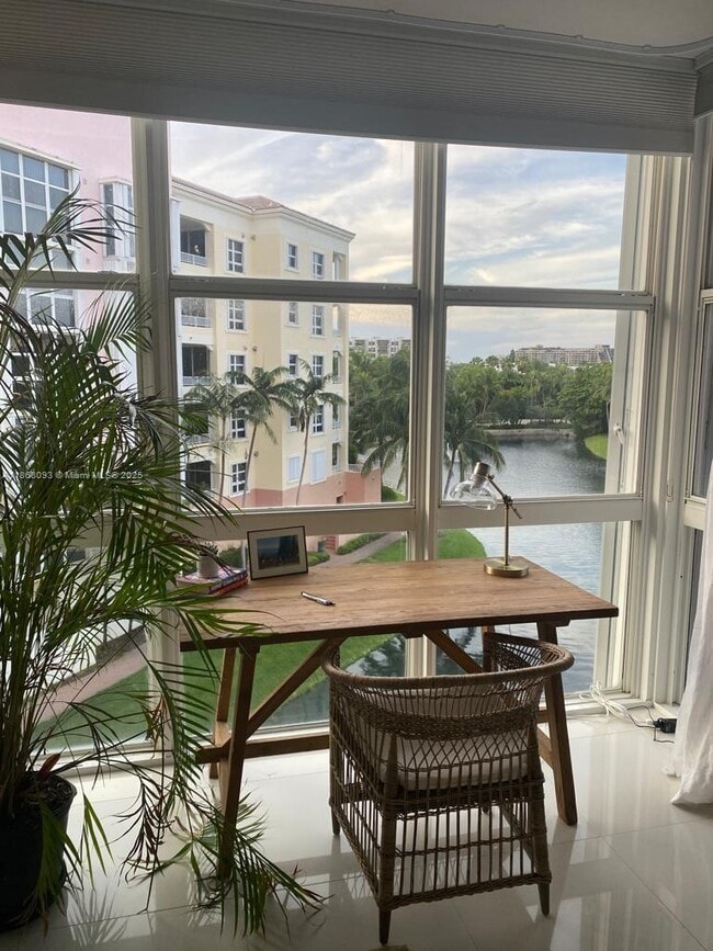 733 Crandon Blvd in Key Biscayne, FL - Building Photo - Building Photo