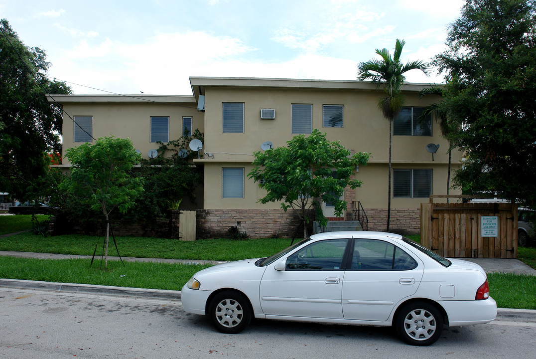 350 SW 15th Rd in Miami, FL - Building Photo