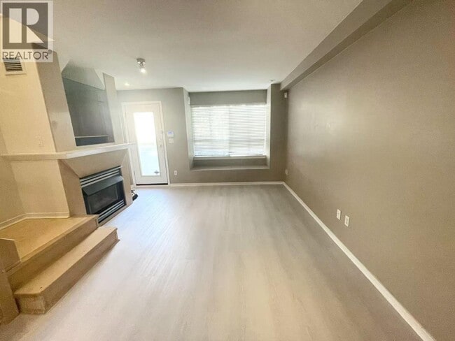 7489 Magnolia Terrace in Burnaby, BC - Building Photo - Building Photo