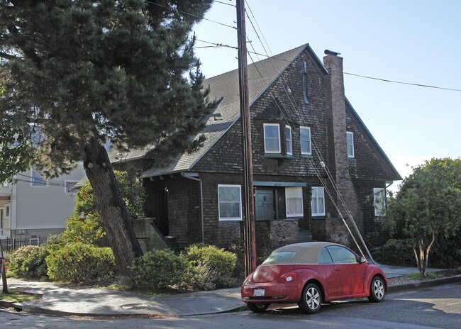 2000 Clinton Ave in Alameda, CA - Foto de edificio - Building Photo