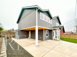 1702 13th St in Bremerton, WA - Building Photo - Building Photo
