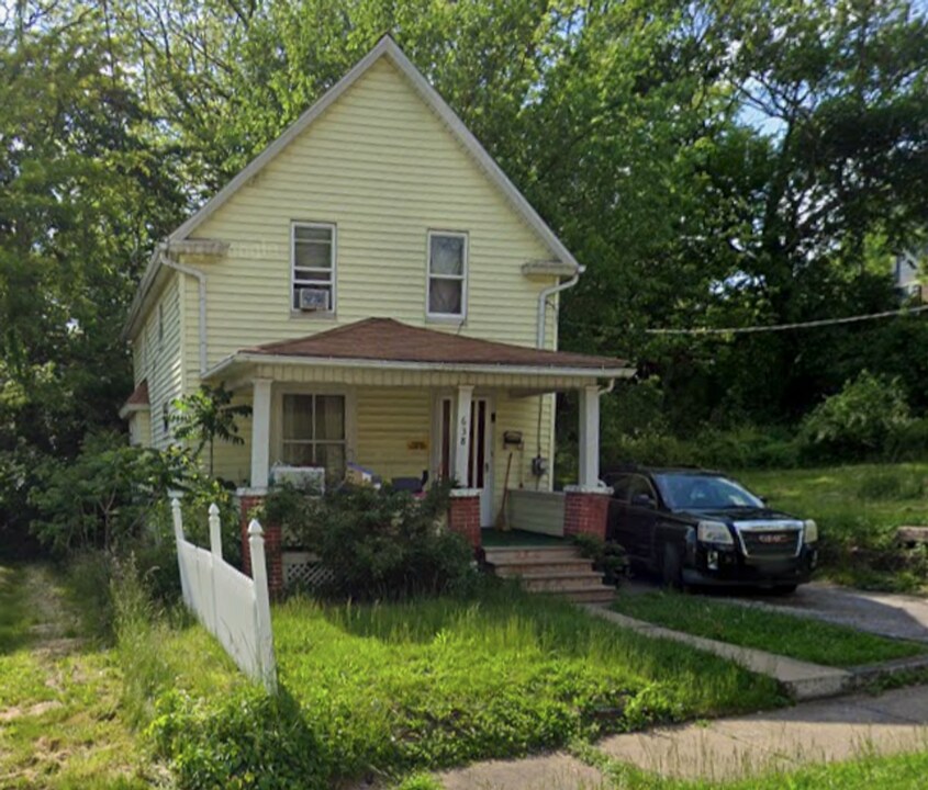 638 Moon St in Akron, OH - Building Photo