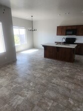 359 S Deep Creek Dr in Washington, UT - Foto de edificio - Building Photo