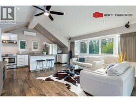 420B TEMPE CRESCENT in North Vancouver, BC - Building Photo