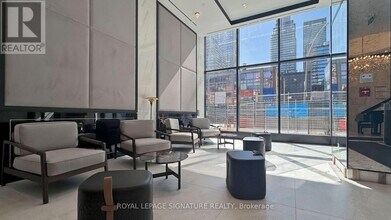 8 Wellesley St W in Toronto, ON - Building Photo - Building Photo