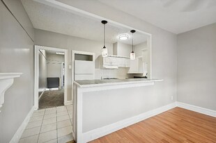 7212 Oxford Ave in Philadelphia, PA - Building Photo