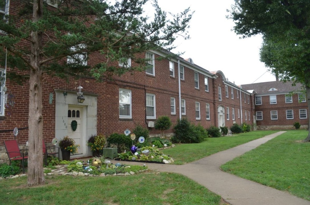 Jefferson Heights Apartments in Jefferson City, MO - Building Photo