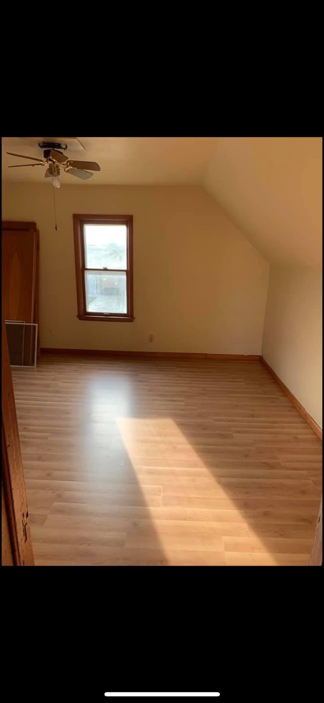 208 Maple St, Unit 1 in Atlantic, IA - Building Photo - Building Photo