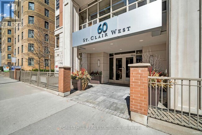 60-760 St Clair Ave W in Toronto, ON - Building Photo - Building Photo
