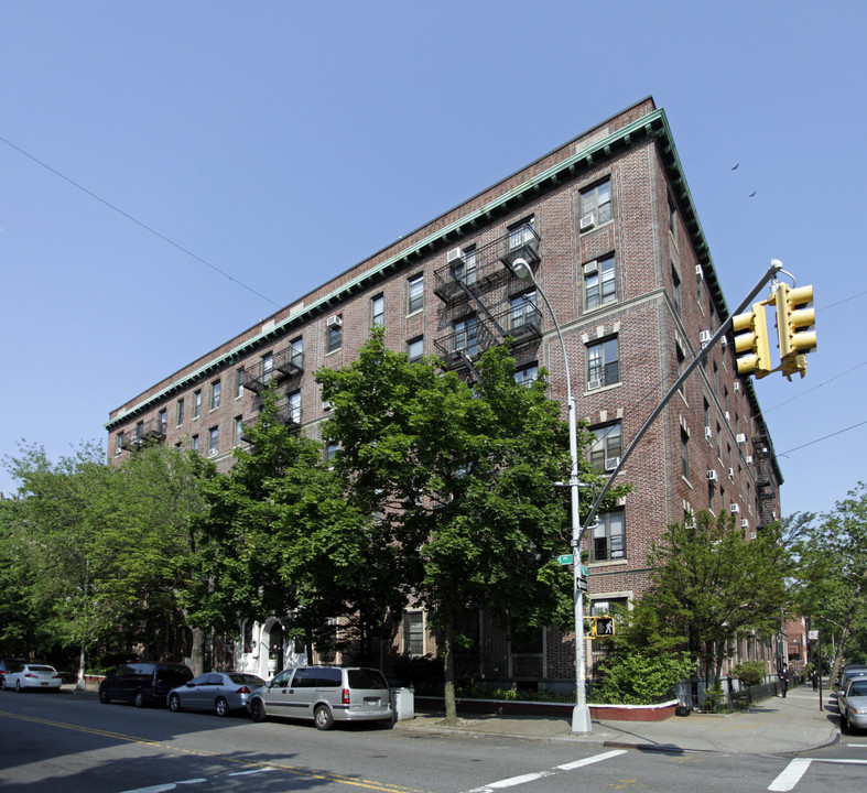 5000 15th Ave in Brooklyn, NY - Building Photo